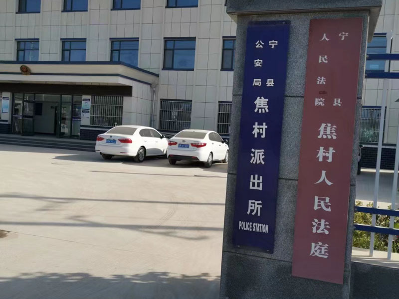 防止夫妻進行財產轉移小妙招，上?；橐雎蓭焷斫棠? src="/uploads/76/238.jpg"/></p>
<p>
　　1、及早約定歸屬
</p>
<p>
　　《婚姻法》第十九條劃定，夫妻能夠商定婚姻瓜葛存續時期所得的財富以及婚前財富歸各自所有、配合所有或部分各自所有、部分共同所有。約定應當采用書面形式。夫妻財產約定一旦生效，財產分配也必須依約進行。
</p>
<p>
　　2、掌握財產狀況
</p>
<p>
　　財權最佳不交給一人，房產證書上說明本人為房產共有人，領有企業股份的，存眷財政呈報、資產審計呈報。有資金投入股市的，存眷資金對賬單，控制資金流量。如許可及時發現套取現金而后轉移、隱匿。還要防止對方以親友名義購買房產，離婚后再過戶到自己名下來轉移財產。
</p>
<p style="TEXT-ALIGN: center"><img alt=