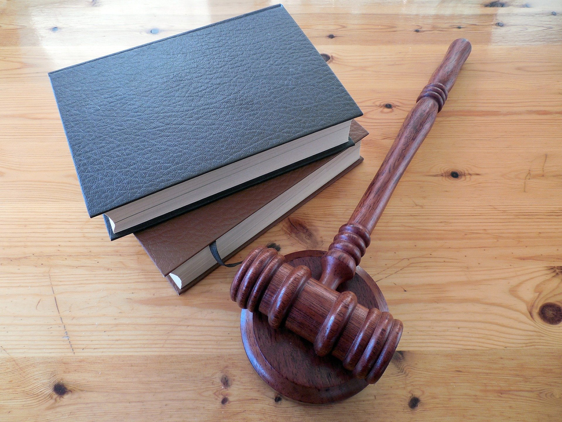 上海律師事務所律師熱評男子抱摔幼童新聞